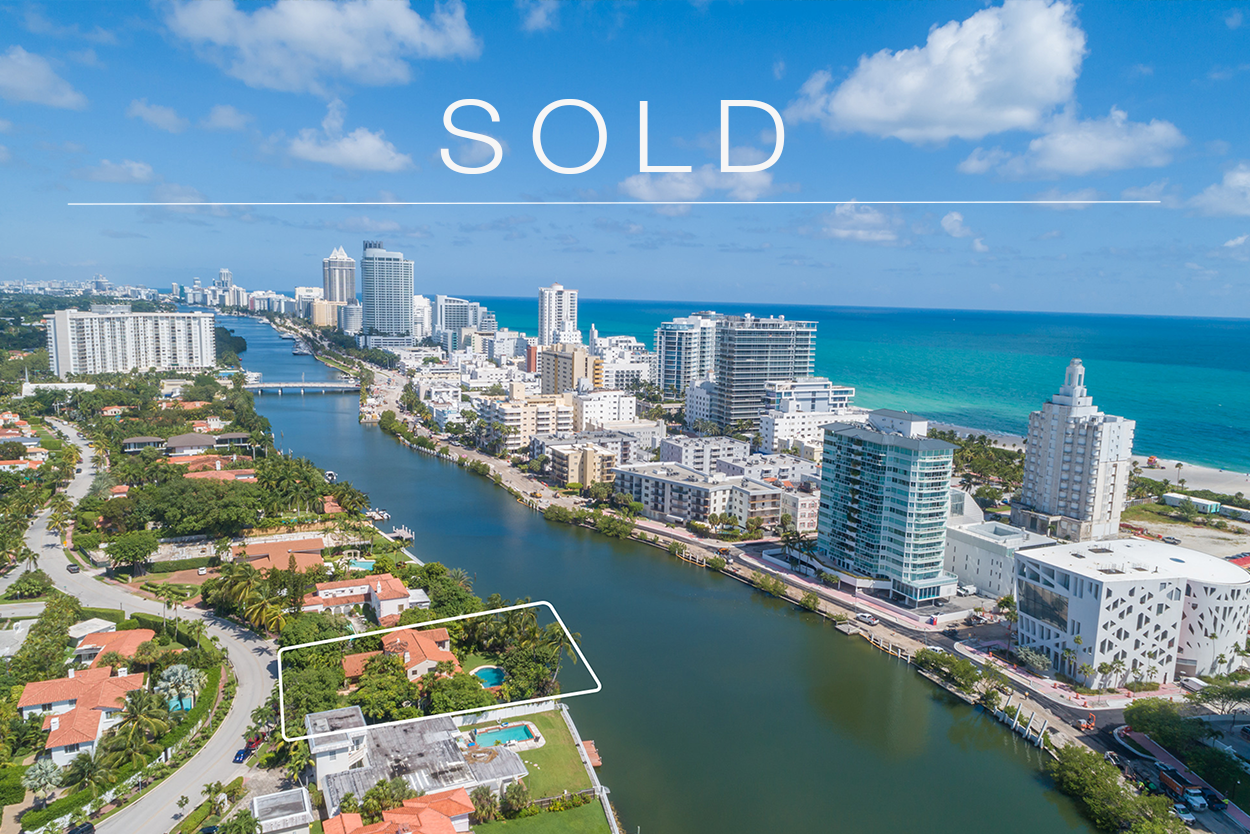 Sold at $5,200,000 this waterfront estate in South Beach by top Miami broker, Nelson Gonzalez